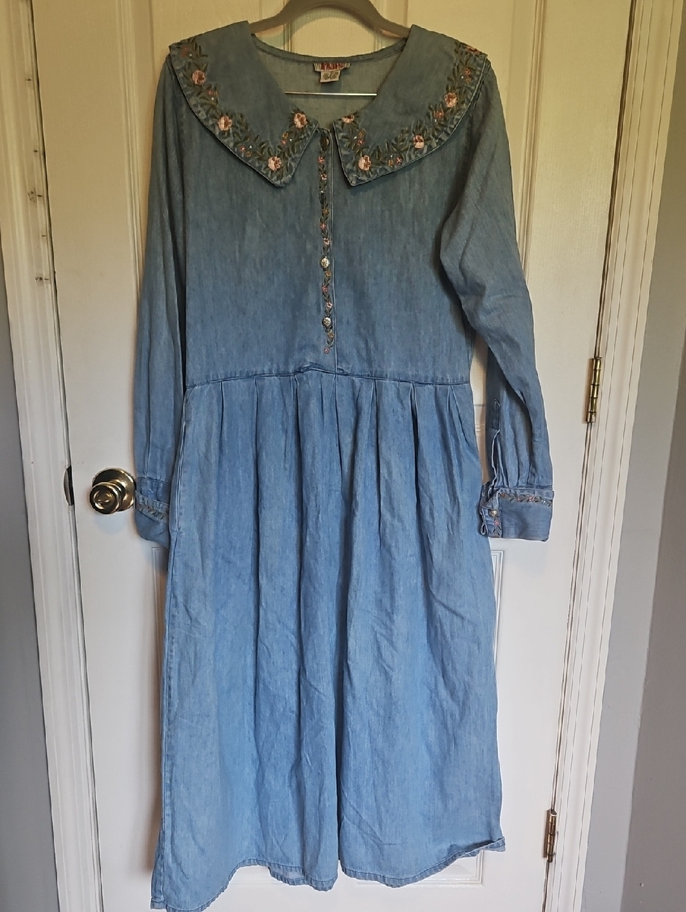 Fads Vintage 90s, Prairie, Cottagecore Embroidered Boho Maxi Dress